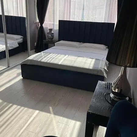 Daire Lucomi's Bükreş